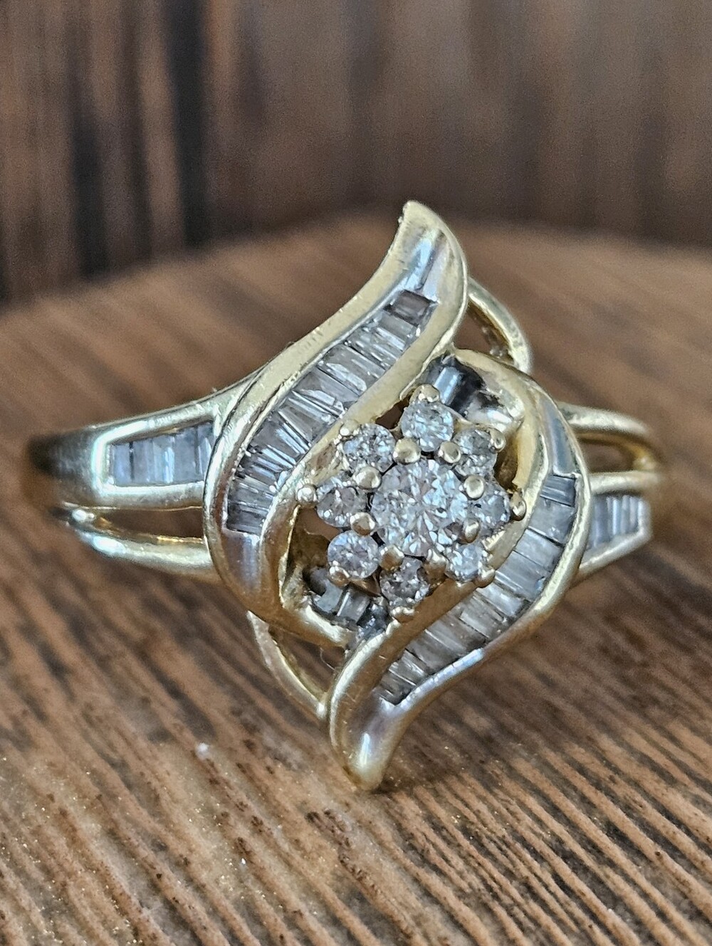 Vintage Solid 10k Yellow Gold Natural Solitare Cluster Diamond Swirl Ring Sz 8.5
